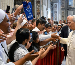 Papa: rezar sempre a Nossa Senhora, compartilhando a vida com Deus e pelo próximo