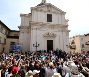 O Papa: missas de agosto em Assis, Rimini e duas vezes em Castel Gandolfo
